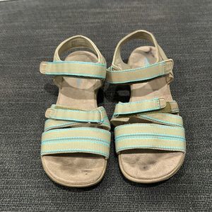 Alpine design sandals size 6